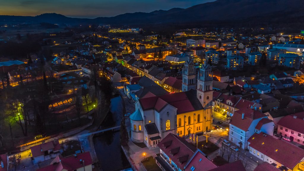 Ribnica ponoči